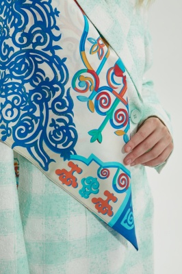 Платок «Легенды народов Амура» с ручной подшивкой