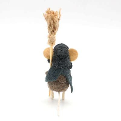 Интерьерная кукла «Мышка в ушанке с метлой»