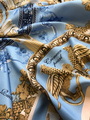 Платок «Жемчужина Крыма» с ручной подшивкой